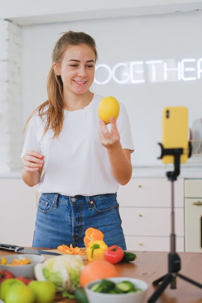 Shooting a food video with a smartphone
